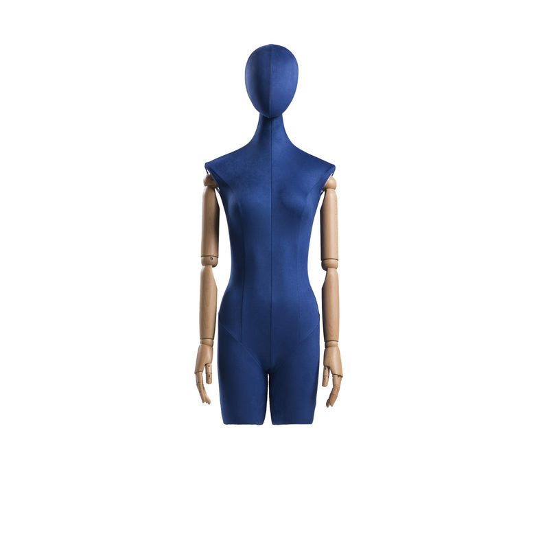 Une mannequine féminine à demi-corps, taille de 63 cm, debout.