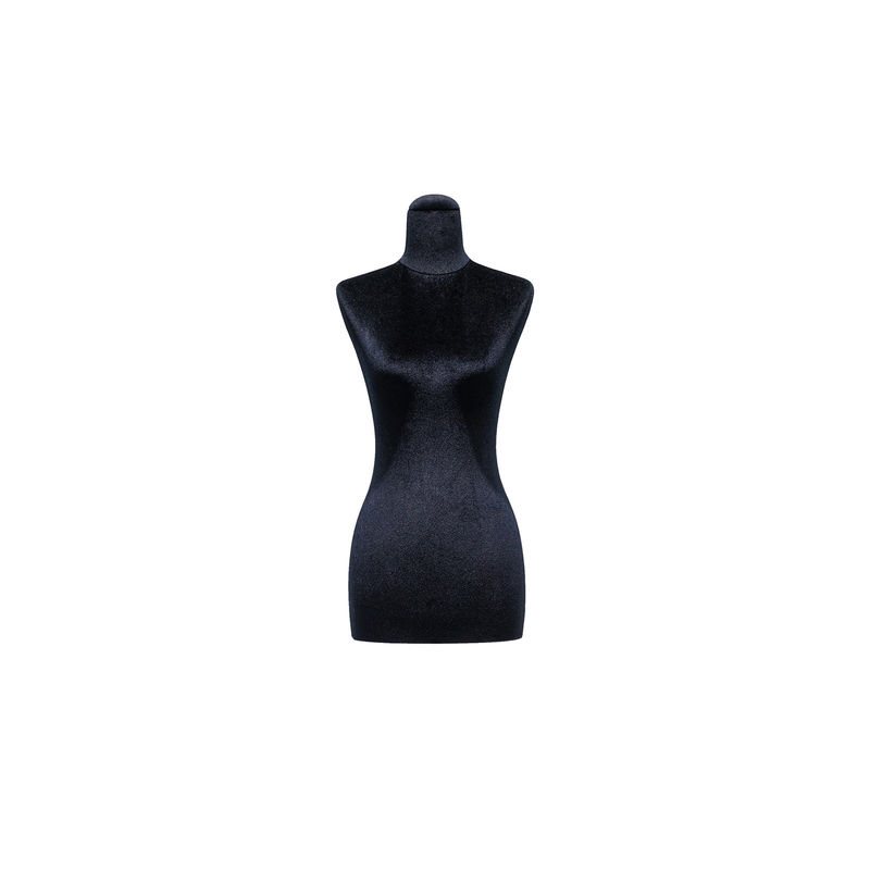 Une mannequin à moitié-corps, à moitié-corps, sans tête ni bras.