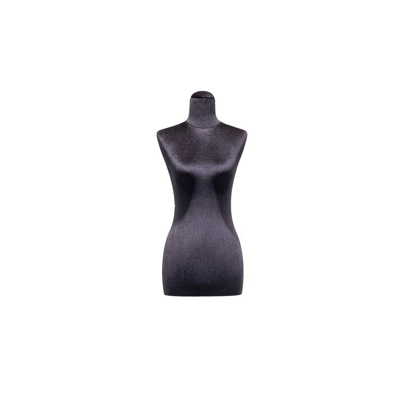 Une mannequin à moitié-corps, à moitié-corps, sans tête ni bras.