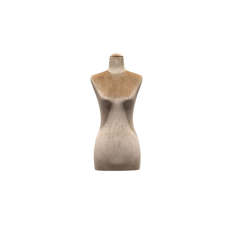 Une mannequin à moitié-corps, à moitié-corps, sans tête ni bras.